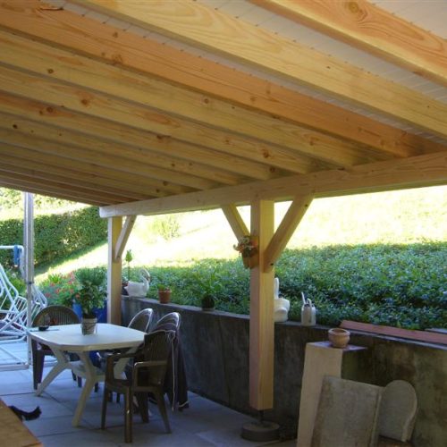Auvent bois couverture tuiles à Abrest