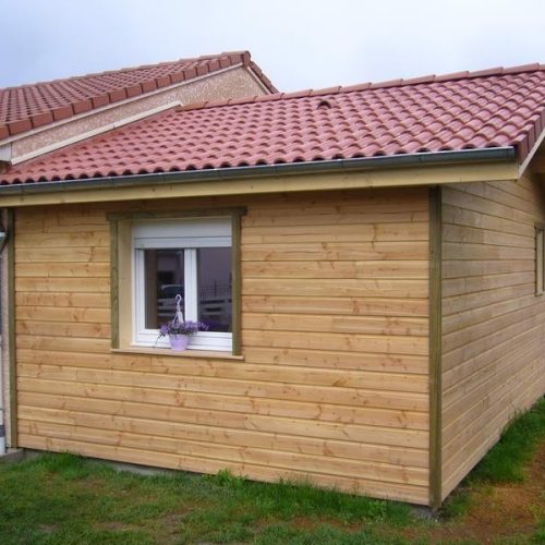 Extension ossature bois bardage Douglas couverture tuiles à Pont du Château