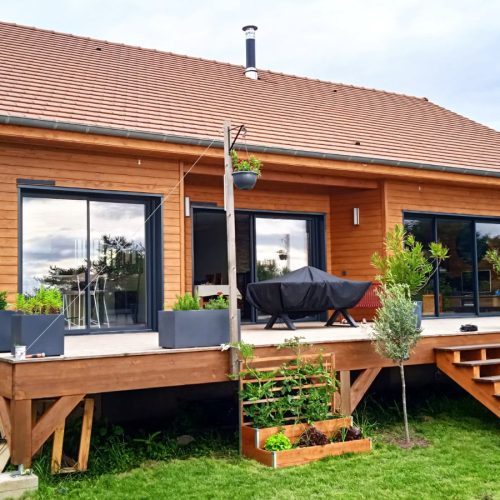 Maison ossature bois bardage Douglas saturé, couverture tuiles, menuiseries aluminium à St Germain des Fossés
