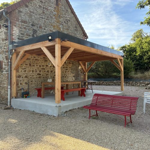 Auvent bois Douglas couverture membrane d&rsquo;étanchéité à Voussac