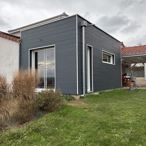 Extension ossature bois bardage ciment couverture membrane d&rsquo;étanchéité à Limons