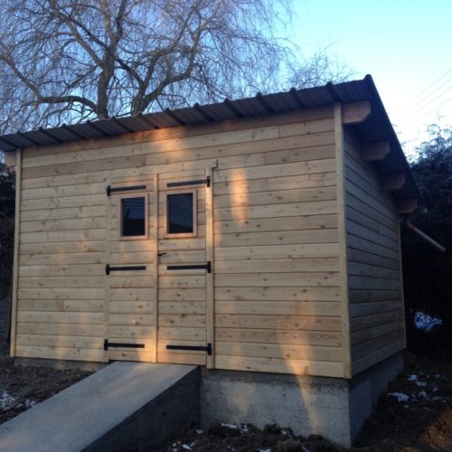 Abris de jardin bardage Mélèze couverture bac acier à Bellerive sur Allier