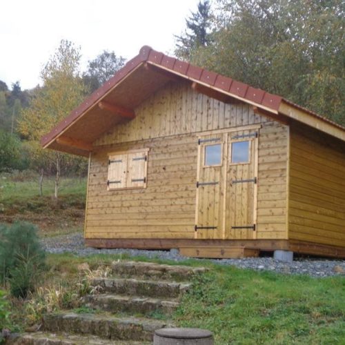 Abris de jardin bardage Pin traité autoclave couverture tuiles à Laprugne