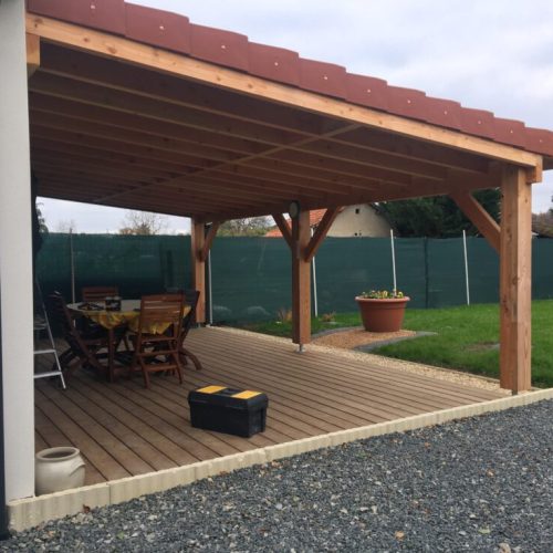 Auvent bois couverture tuiles à Saint-Yorre