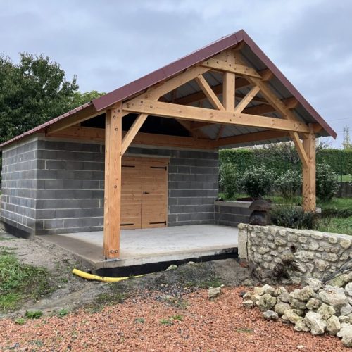 Garage avec charpente traditionnelle bois à Saint Gérand le Puy