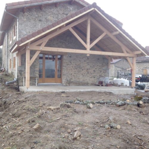 Auvent Bois Douglas couverture tuiles à Lachaux