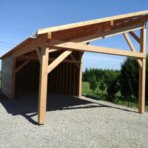 Auvent bois couverture ardoises à Bayet