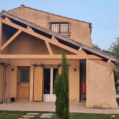 Auvent bois Douglas à Bost