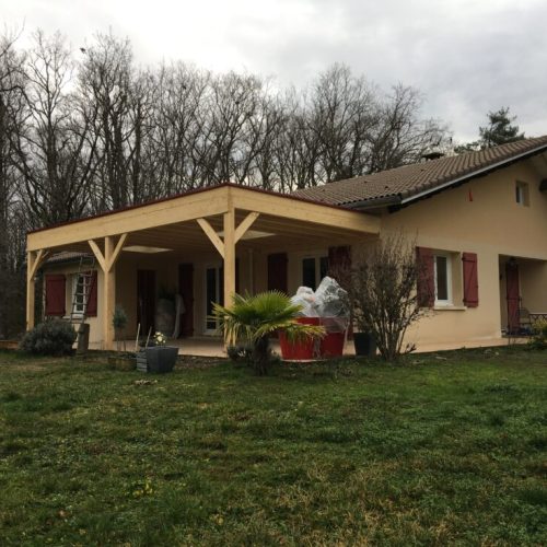 Auvent bois couverture membrane d&rsquo;étanchéité avec puits de lumière à Saint-Jean-d&rsquo;Heurs