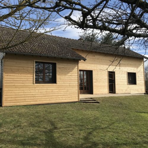 Façade bardage Mélèze à Varennes sur Allier