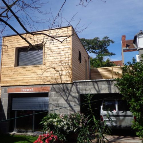 Extension ossature bois bardage Mélèze couverture membrane d&rsquo;étanchéité à Vichy