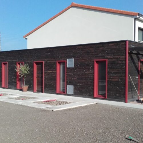 Extension ossature bois bardage Pin traité autoclave gris couverture membrane d&rsquo;étanchéité à Pont du Château