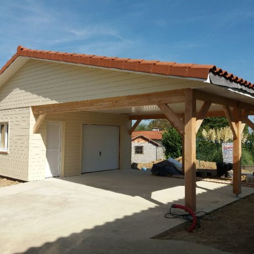Garage ossature bois bardage bois peint avec carport à Montpensier